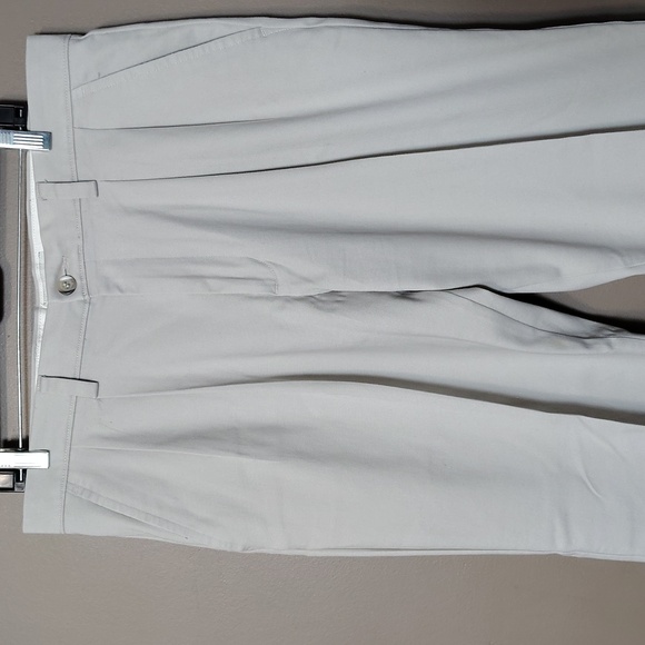 Dockers Classic Fit Khakis Size 34x29 - Picture 3 of 7